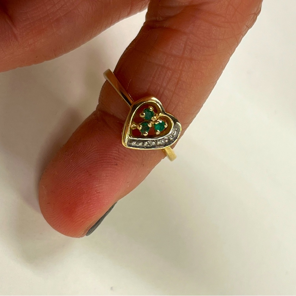 10k yellow gold emerald heart ring